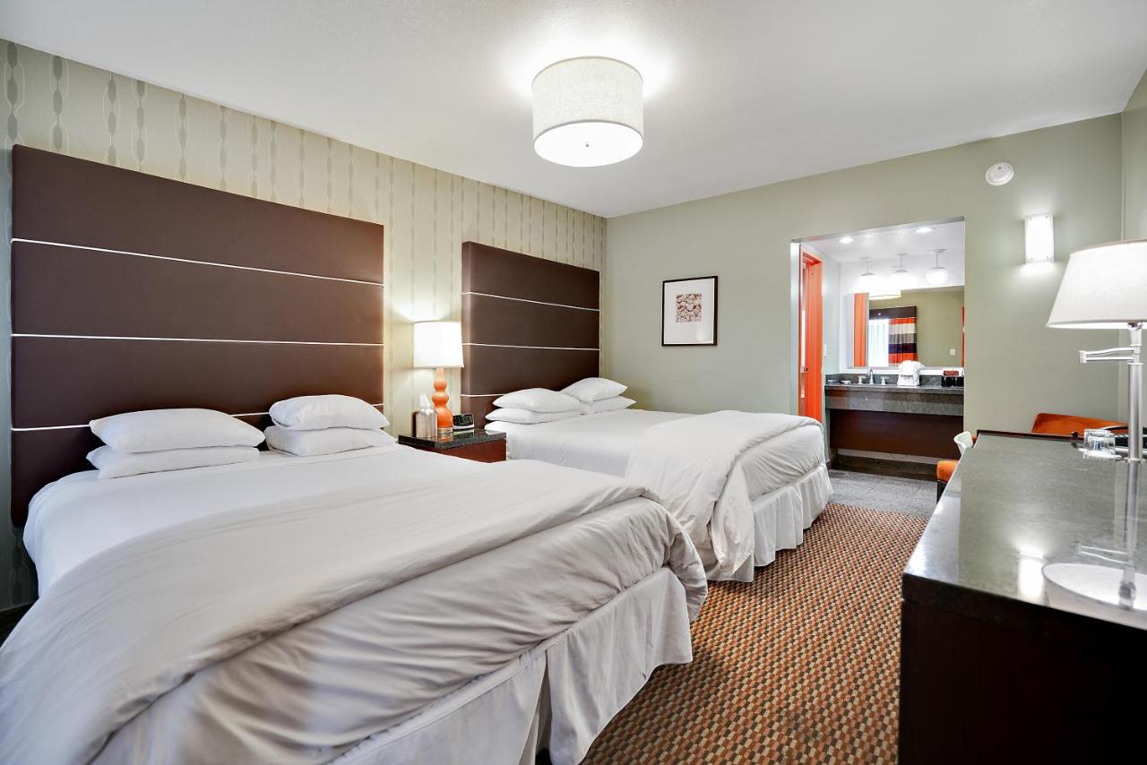 Deluxe Double Queen Room at Scottsdale Parkview Hotel