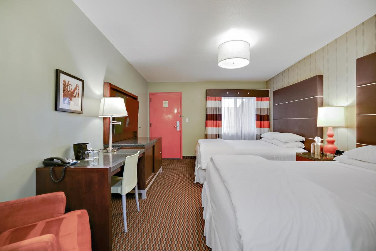 Deluxe Double Queen Room at Scottsdale Parkview Hotel