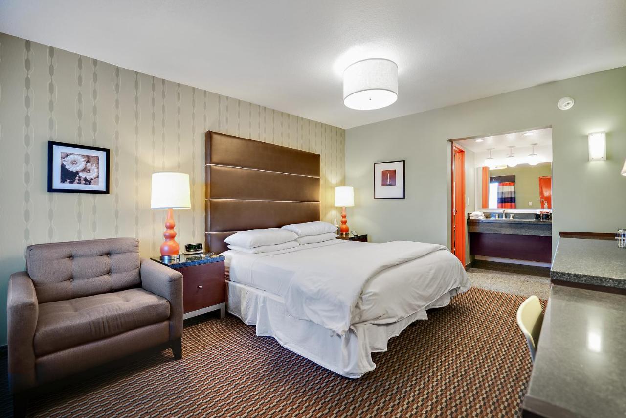 Deluxe King Room at Scottsdale Parkview Hotel