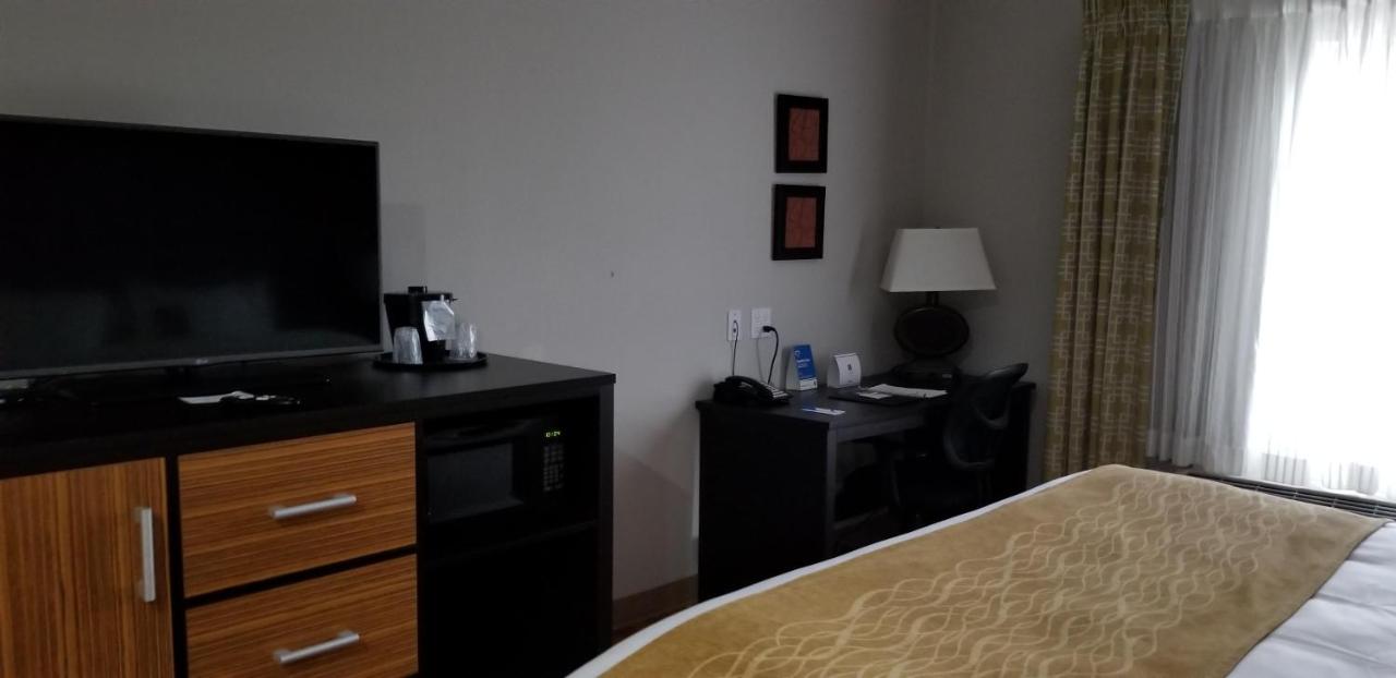 King Room - Non-Smoking at Comfort Inn & Suites Tulsa I-44 West - Rt 66