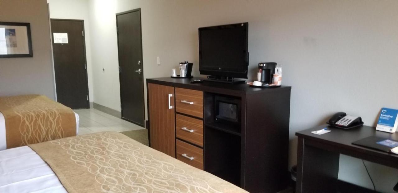 King Room - Non-Smoking at Comfort Inn & Suites Tulsa I-44 West - Rt 66