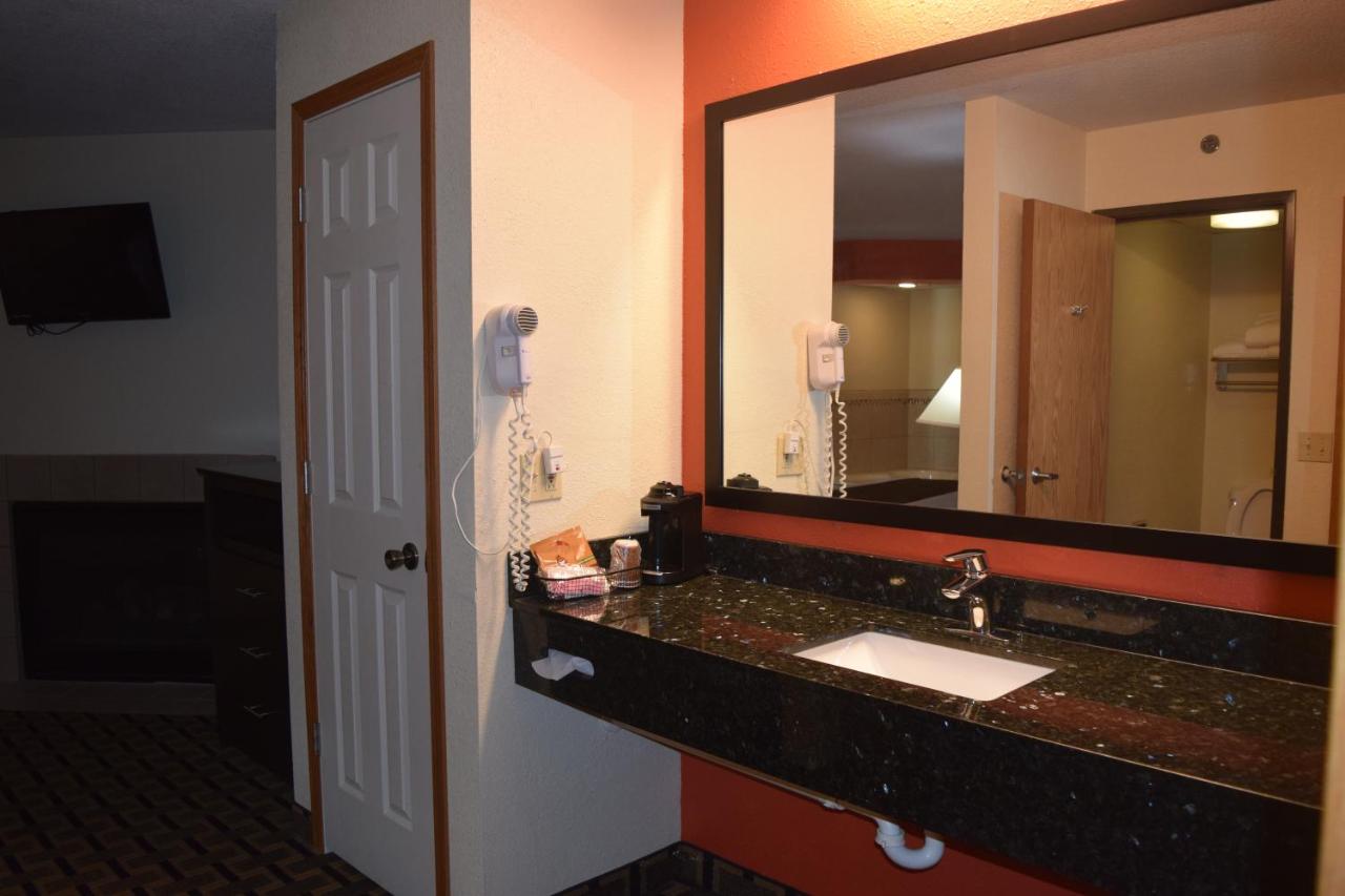 One-Bedroom King Suite - Non-Smoking at AmericInn by Wyndham West Burlington