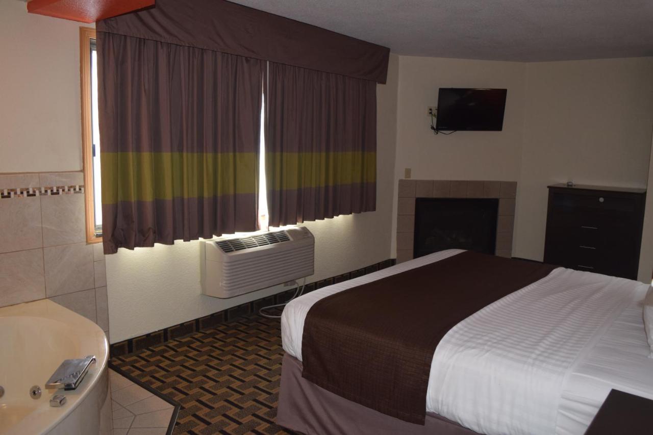 One-Bedroom King Suite - Non-Smoking at AmericInn by Wyndham West Burlington