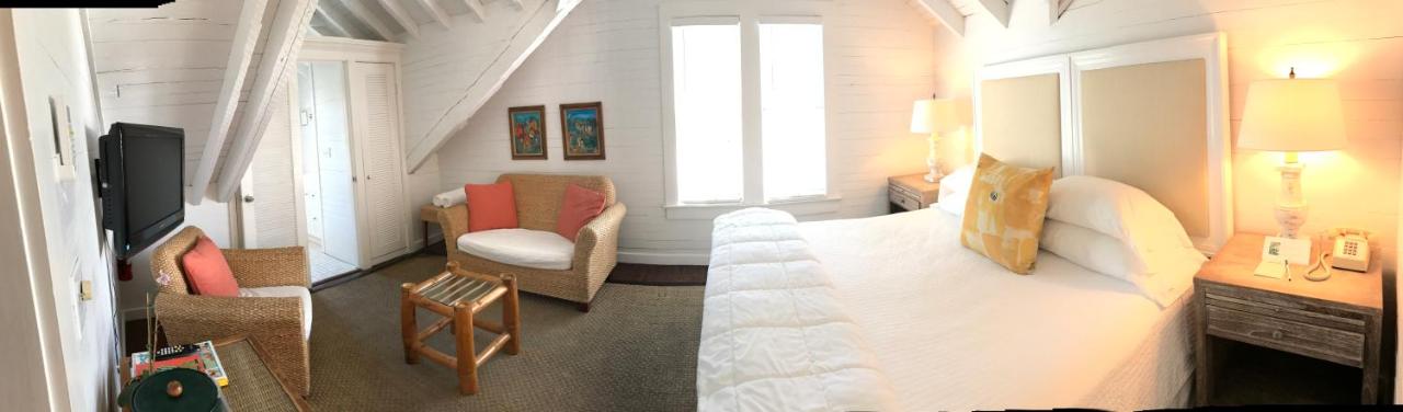 King Room E at Simonton Court Historic Inn & Cottages