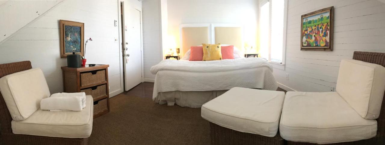 King Room D at Simonton Court Historic Inn & Cottages