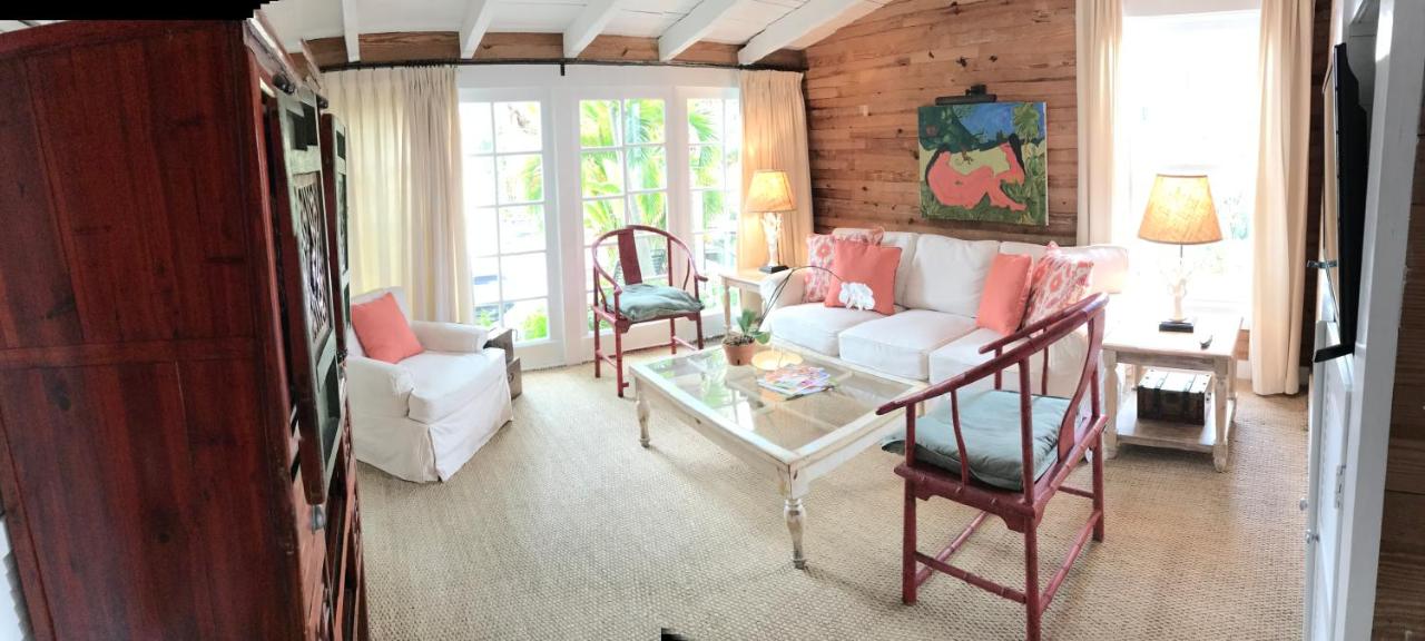 Deluxe King Suite H at Simonton Court Historic Inn & Cottages