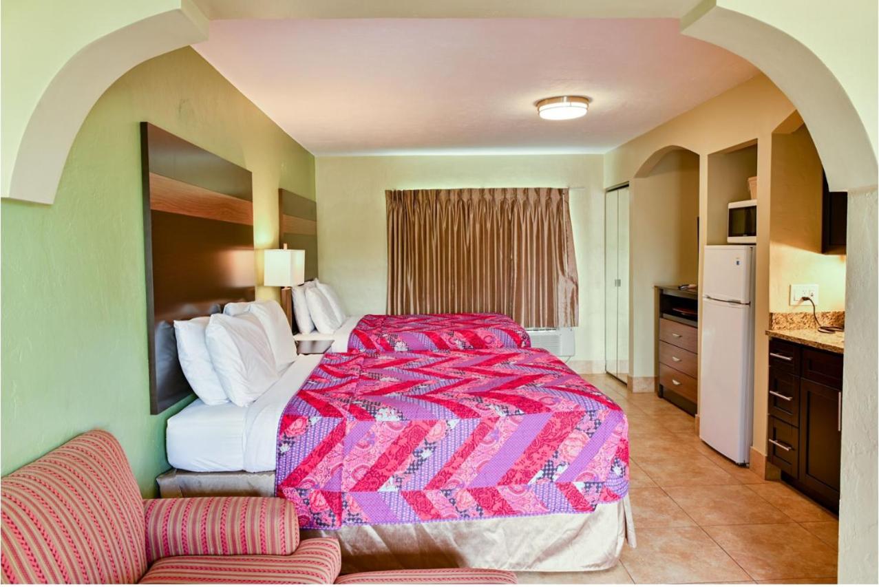 Efficiency Studio with Two Queen Beds - Poolside at Beachcomber Resort & Club