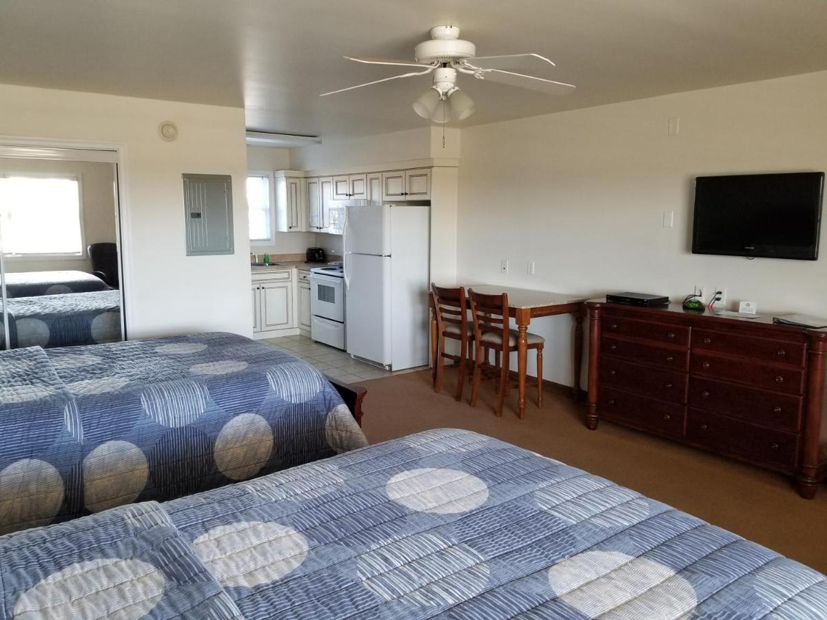 Deluxe Queen Room at Shore Stay Suites