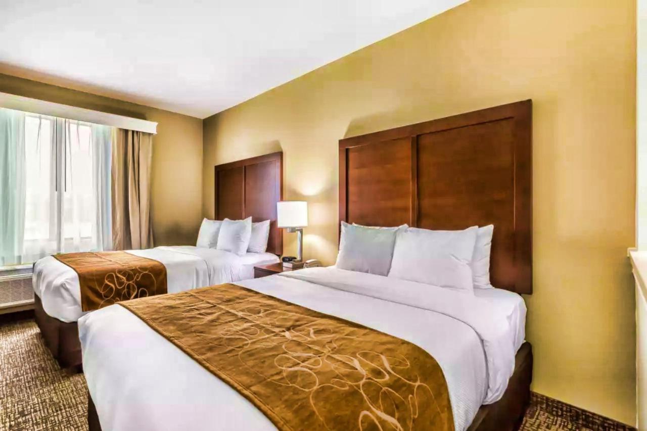 Queen Suite with Two Queen Beds at Comfort Suites Houston I-45 North
