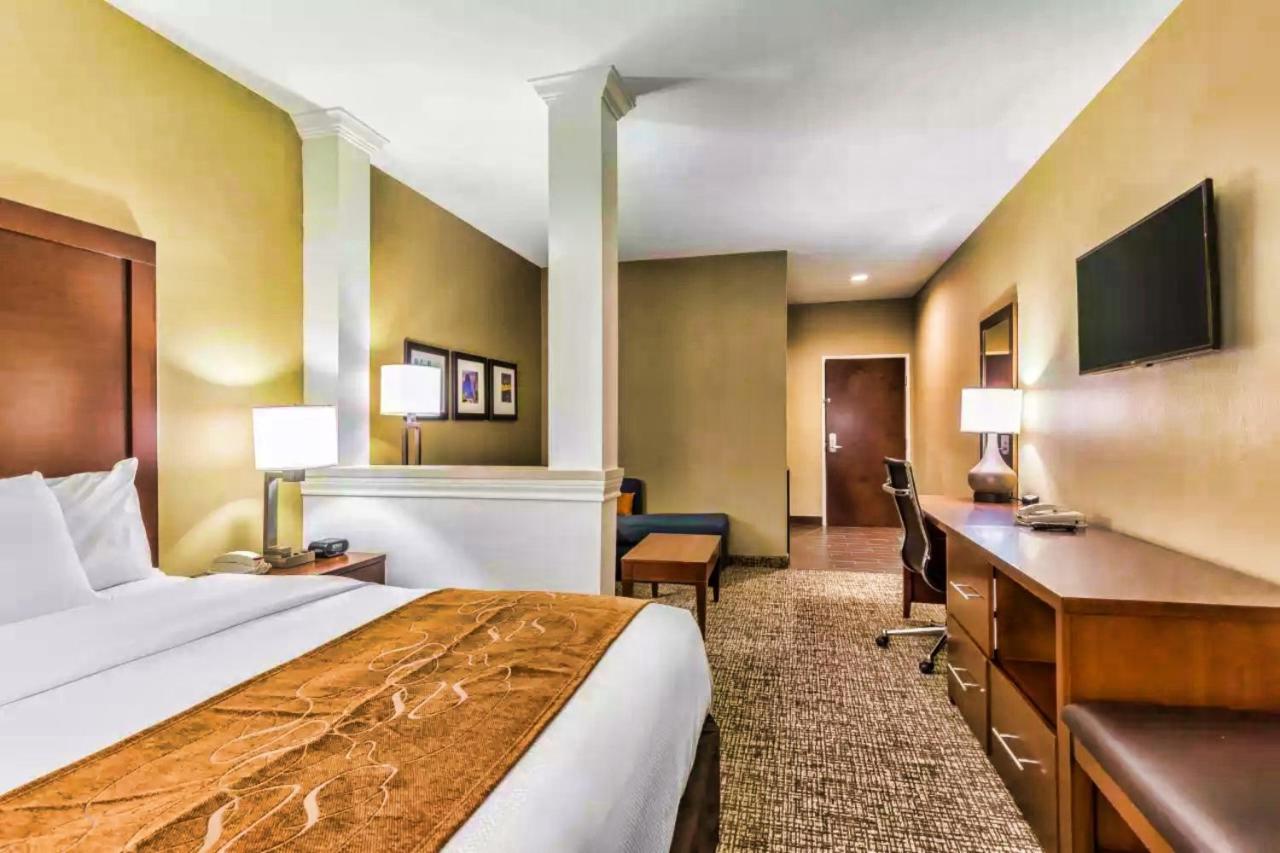 King Suite - Accessible/Non-Smoking at Comfort Suites Houston I-45 North