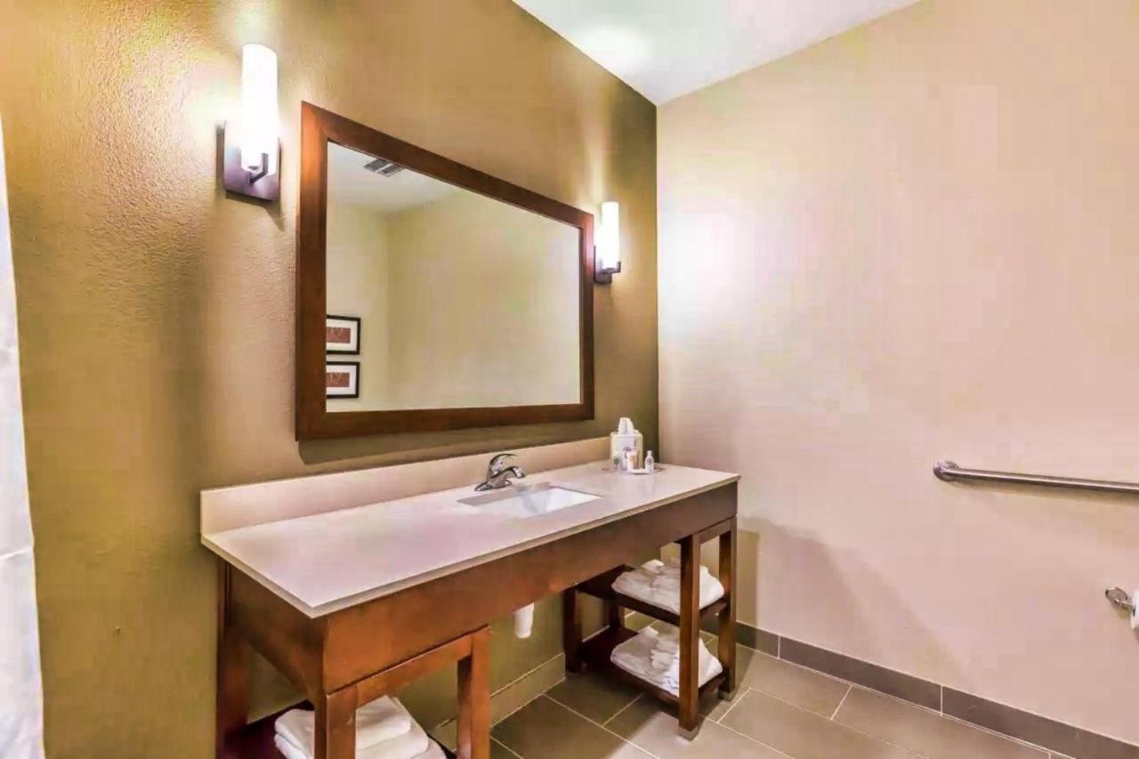 King Suite - Accessible/Non-Smoking at Comfort Suites Houston I-45 North
