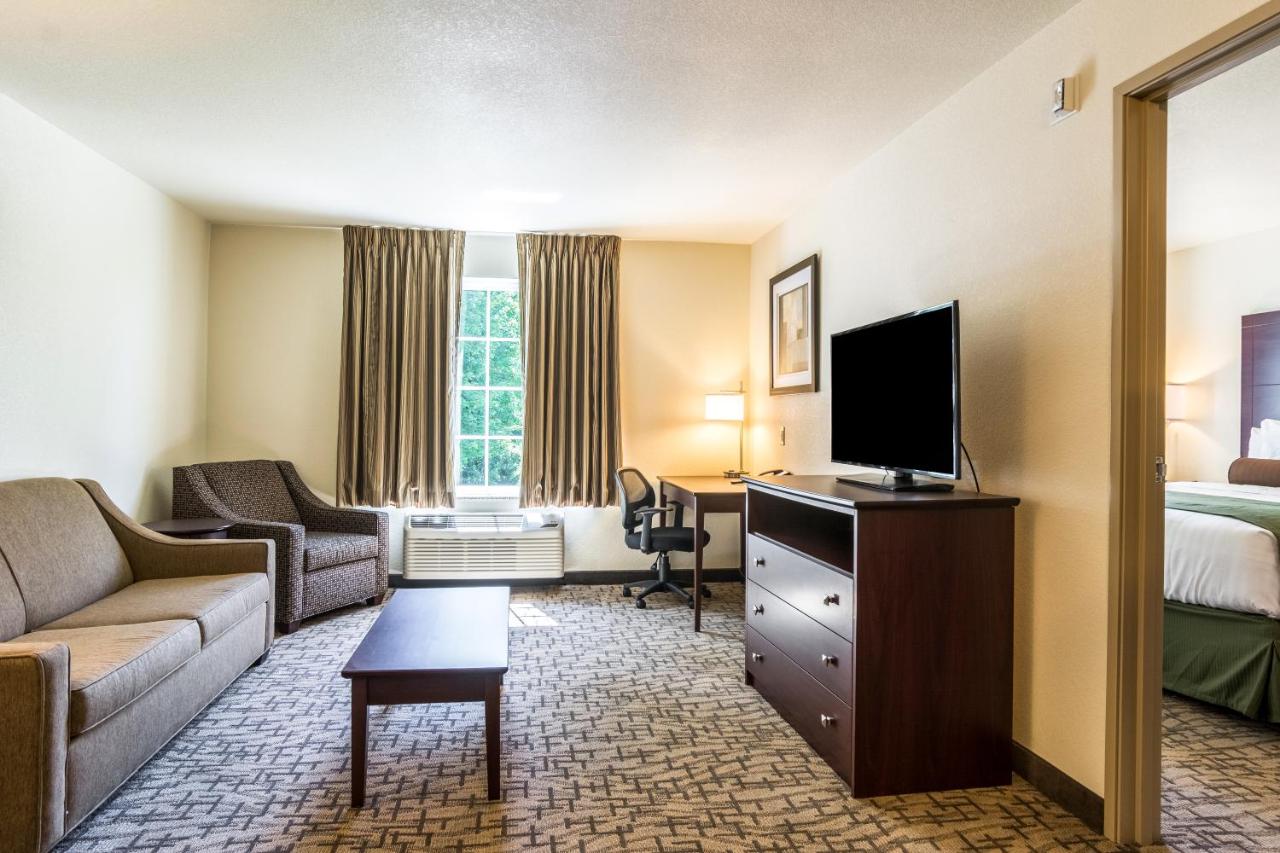 Family Room - Disability Access at Cobblestone Hotel and Suites Torrington