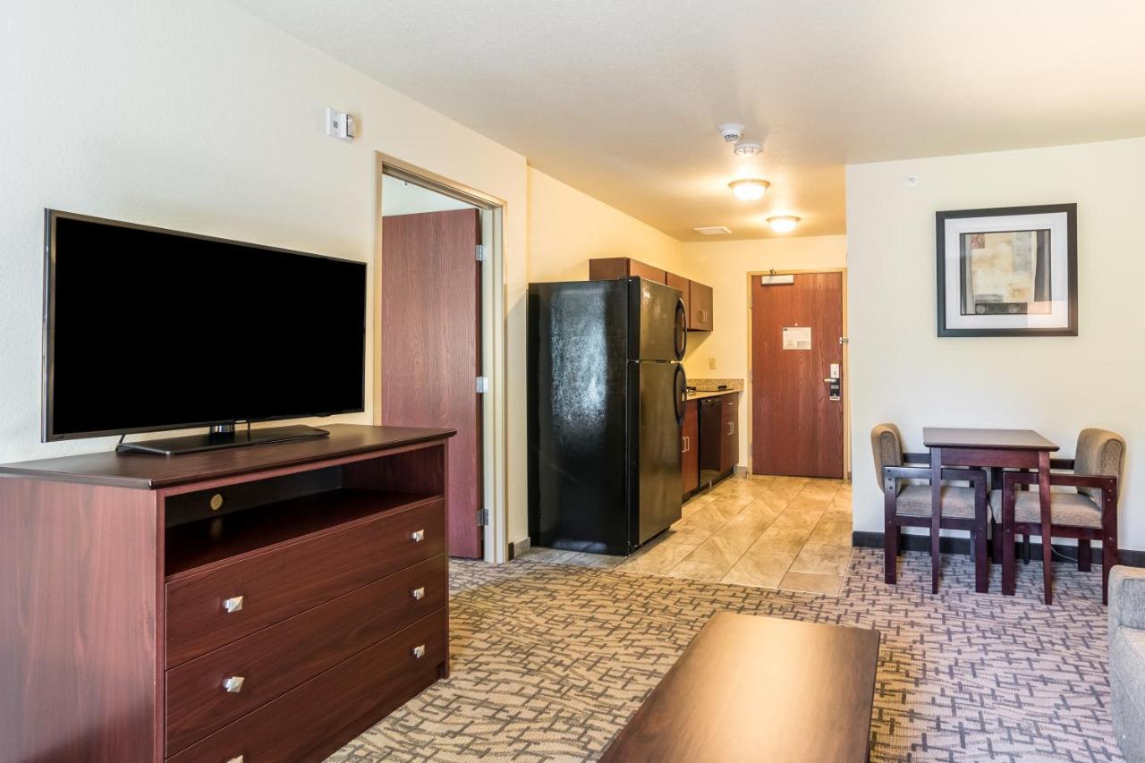Family Room - Disability Access at Cobblestone Hotel and Suites Torrington