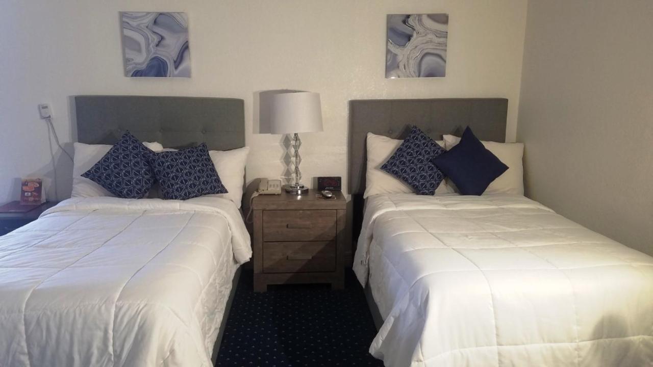 Standard Double Room with Two Double Beds at Stanford Motor Inn Palo Alto