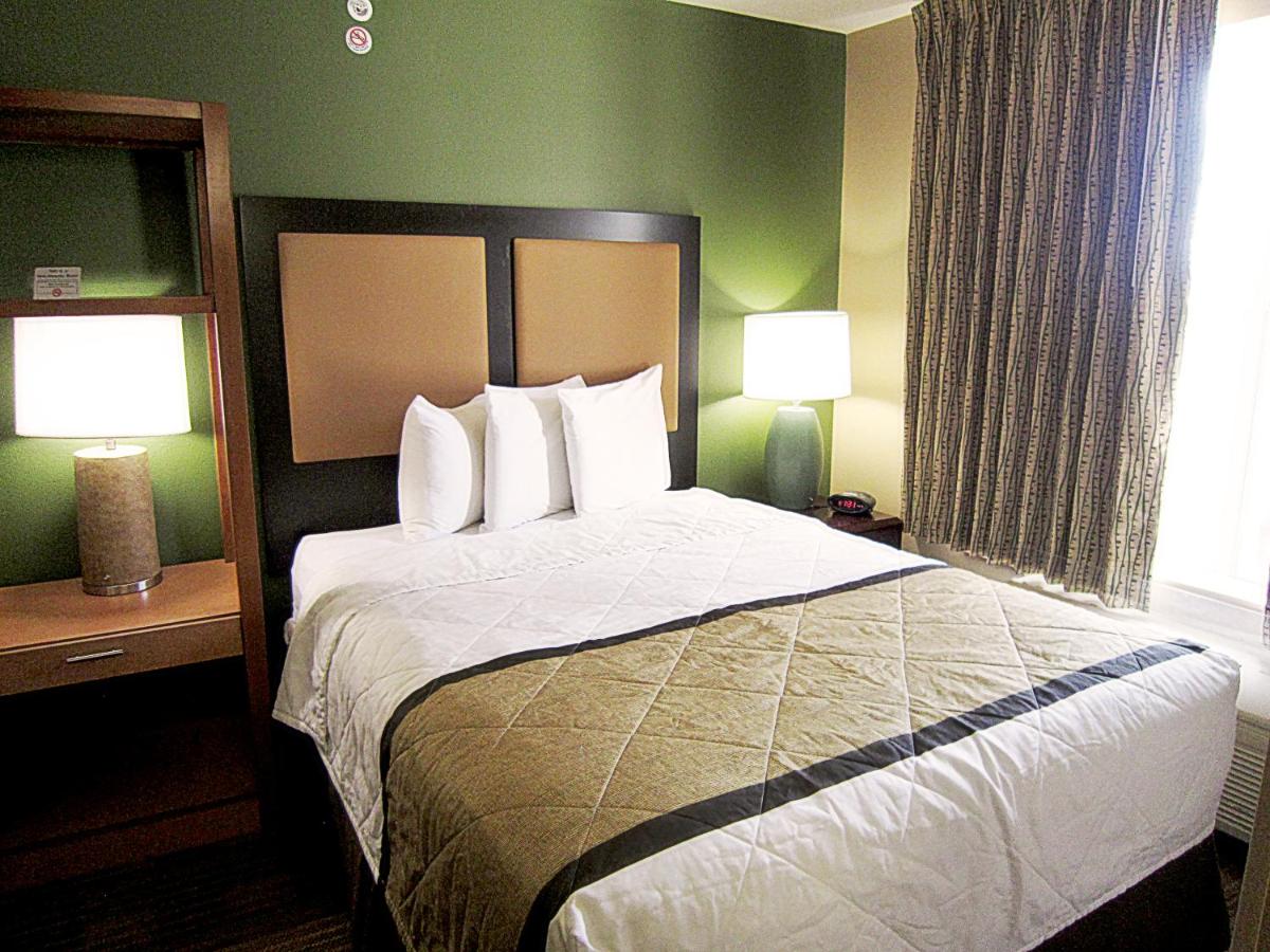 Queen Studio - Non-Smoking at Extended Stay America Suites Kansas City Overland Park Metca