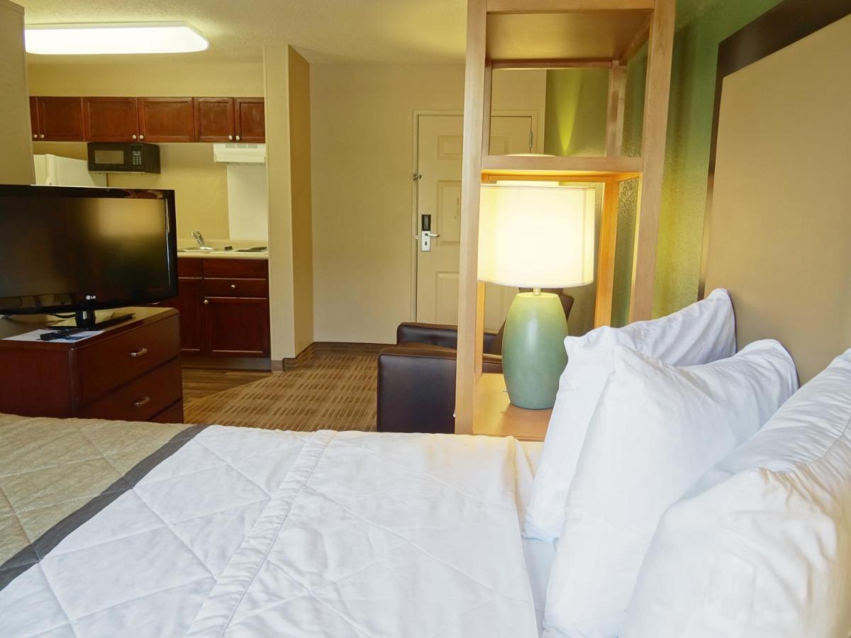 Queen Studio - Non-Smoking at Extended Stay America Suites Kansas City Overland Park Metca