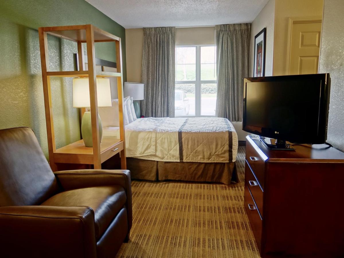 Queen Studio - Non-Smoking at Extended Stay America Suites Kansas City Overland Park Metca