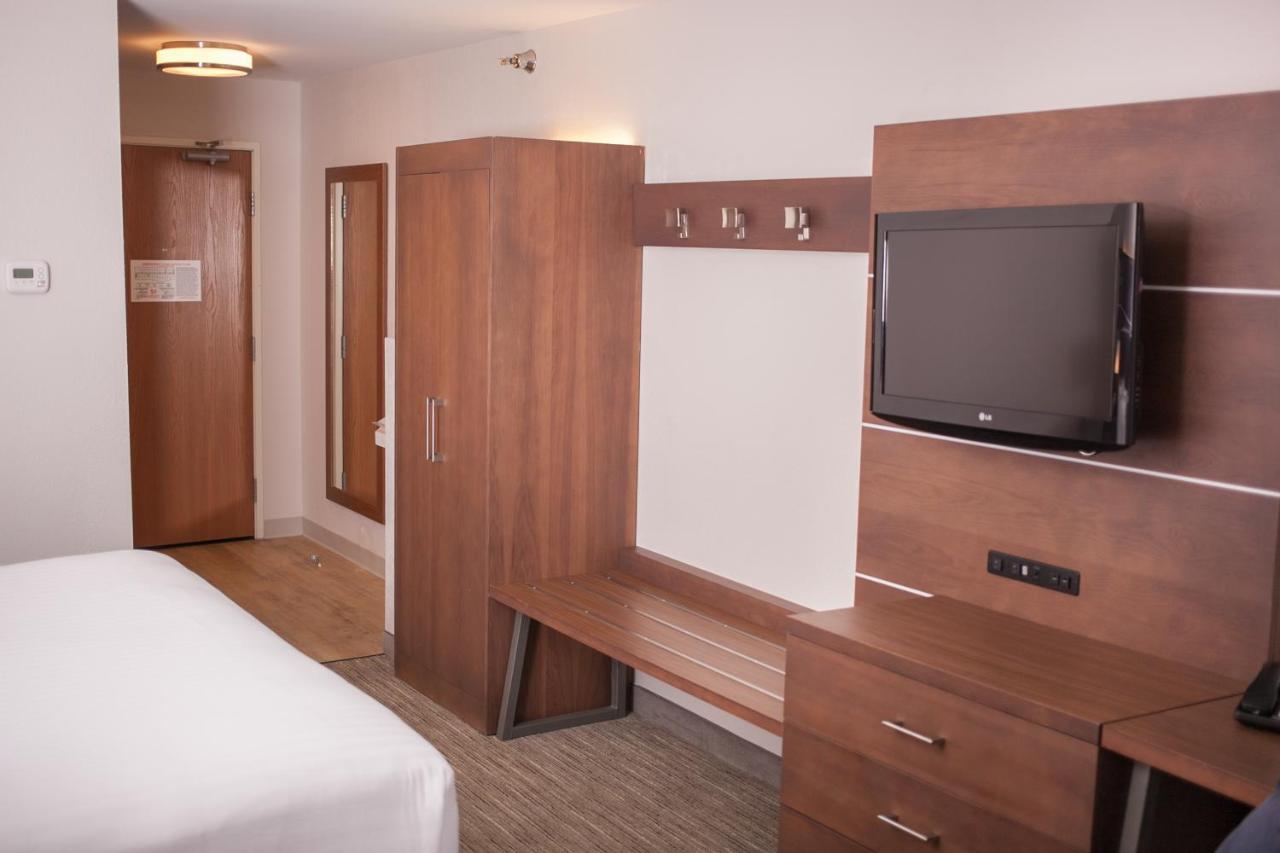 King Suite - Non-Smoking at Holiday Inn Express Hotel & Suites by IHG