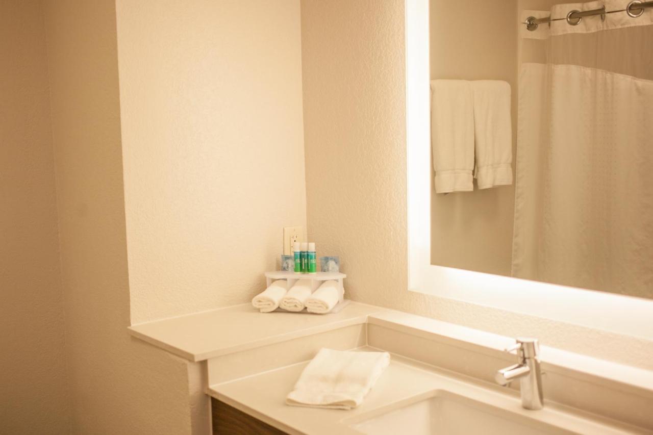 King Suite - Non-Smoking at Holiday Inn Express Hotel & Suites by IHG