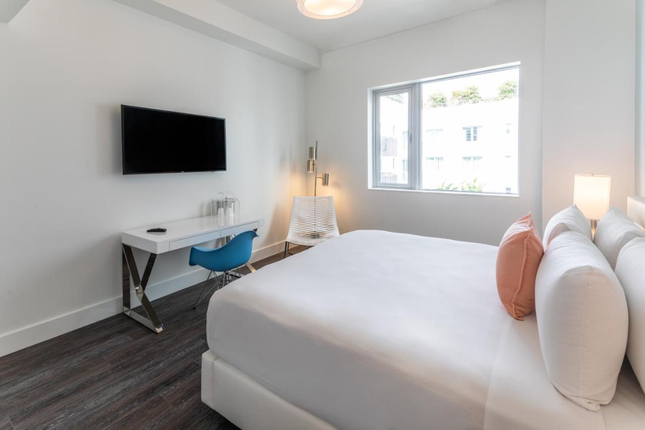 Deluxe King Room at President Hotel Villa