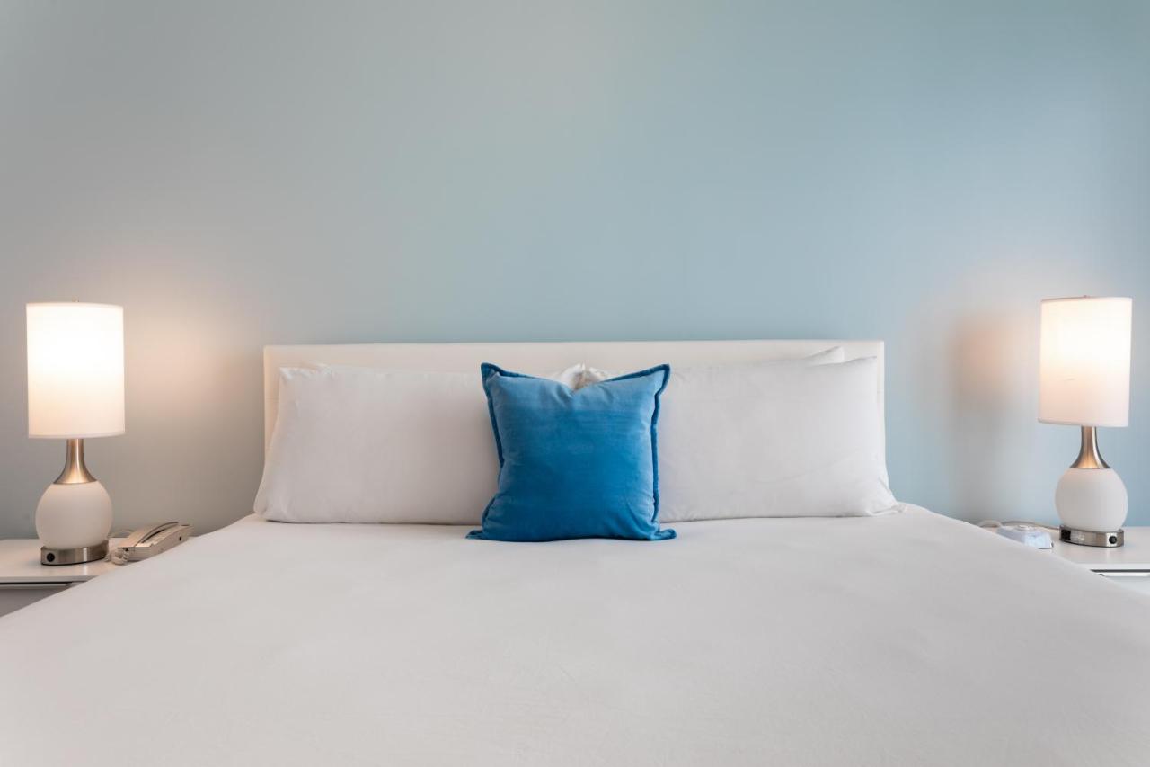 Deluxe Double Room with Balcony at President Hotel Villa