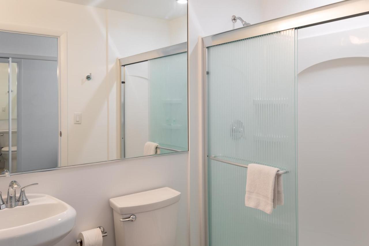 Deluxe Double Room with Balcony at President Hotel Villa