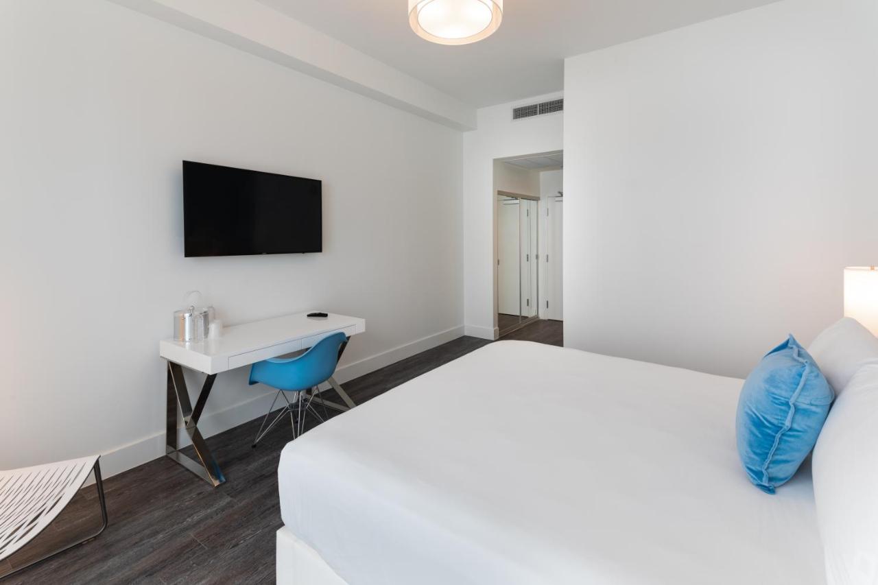 Deluxe Double Room with Balcony at President Hotel Villa