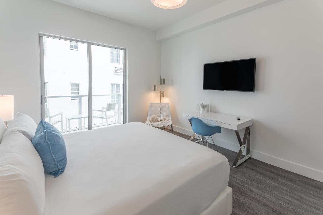 Deluxe Double Room with Balcony at President Hotel Villa