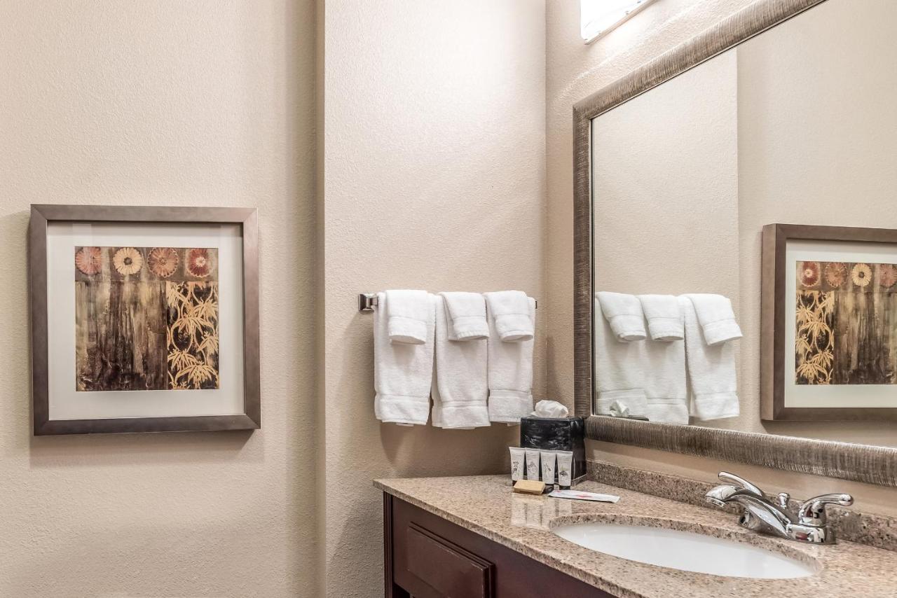King Suite Jacuzzi Accessible at Red Lion Inn & Suites Mineral Wells
