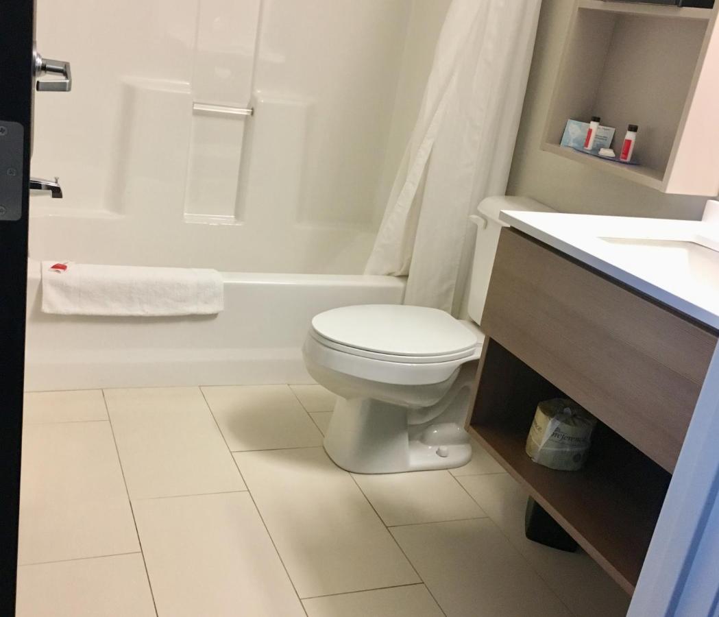 King Suite, Non-Smoking at Microtel Inn & Suites By Wyndham Moorhead Fargo Area