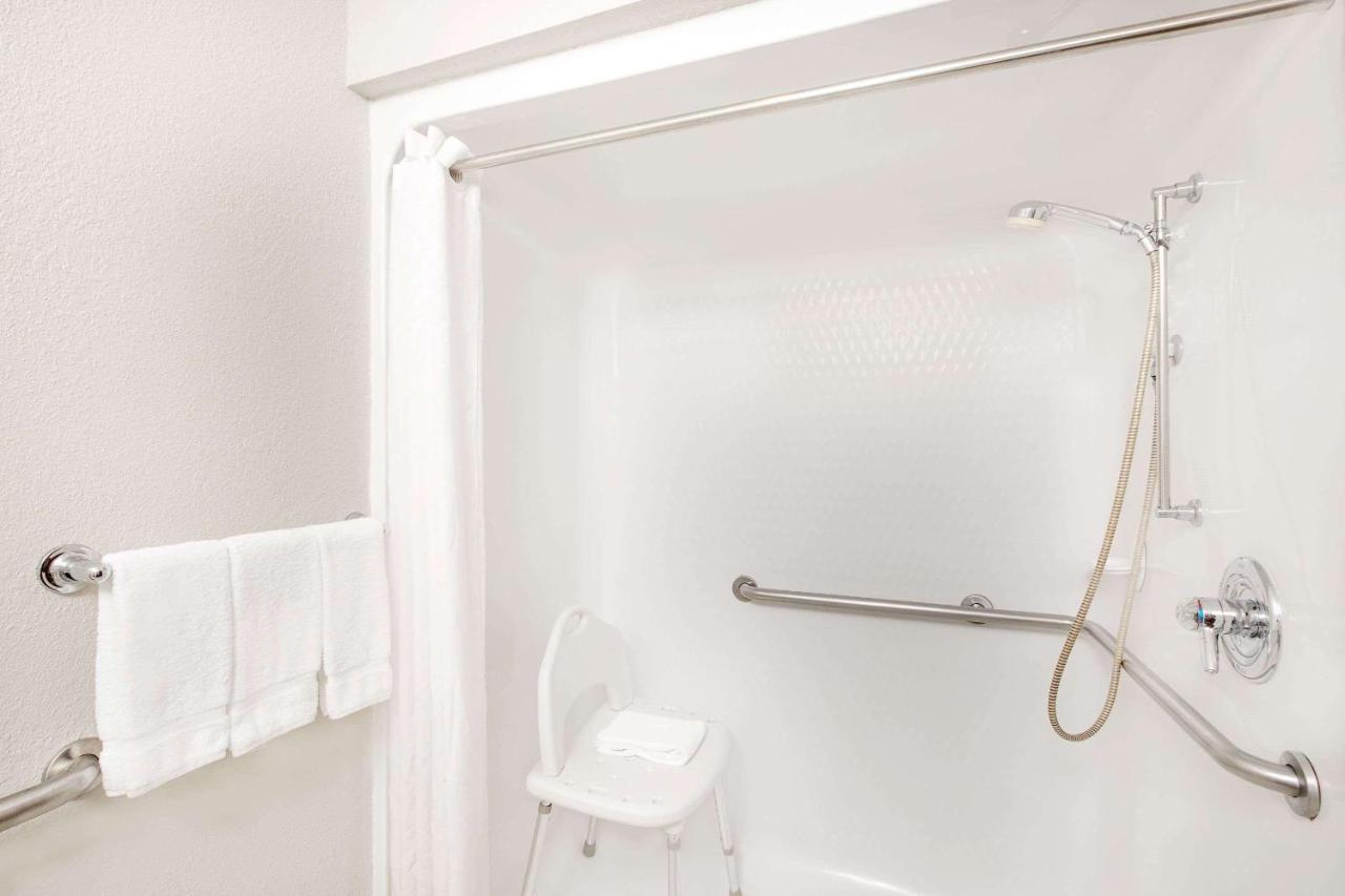 1 Queen Bed, Mobility Accessible Studio Suite, Non-Smoking at Microtel Inn & Suites by Wyndham Ames