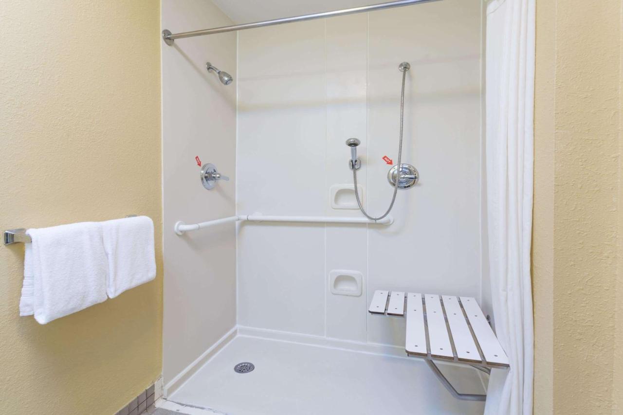 Queen Room - Disability Access/Non-Smoking at Microtel Inn & Suites by Wyndham Hillsborough