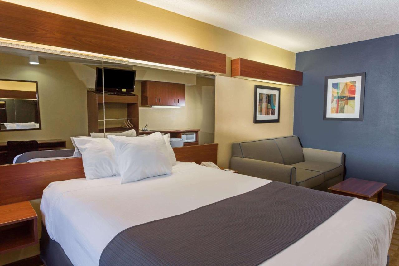 Queen Room - Disability Access/Non-Smoking at Microtel Inn & Suites by Wyndham Hillsborough