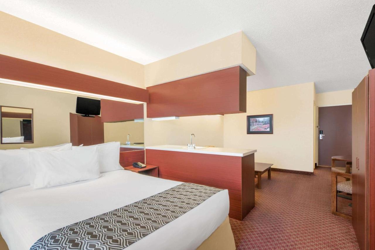 Queen Suite - Non-Smoking at Microtel Inn & Suites by Wyndham Hamburg