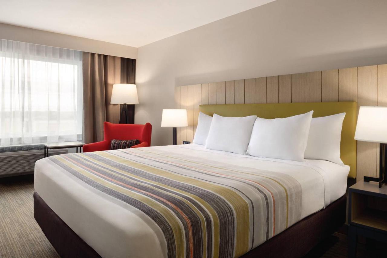 King Room - Disability Access/Non-Smoking at Country Inn & Suites by Radisson, Ft. Atkinson, WI