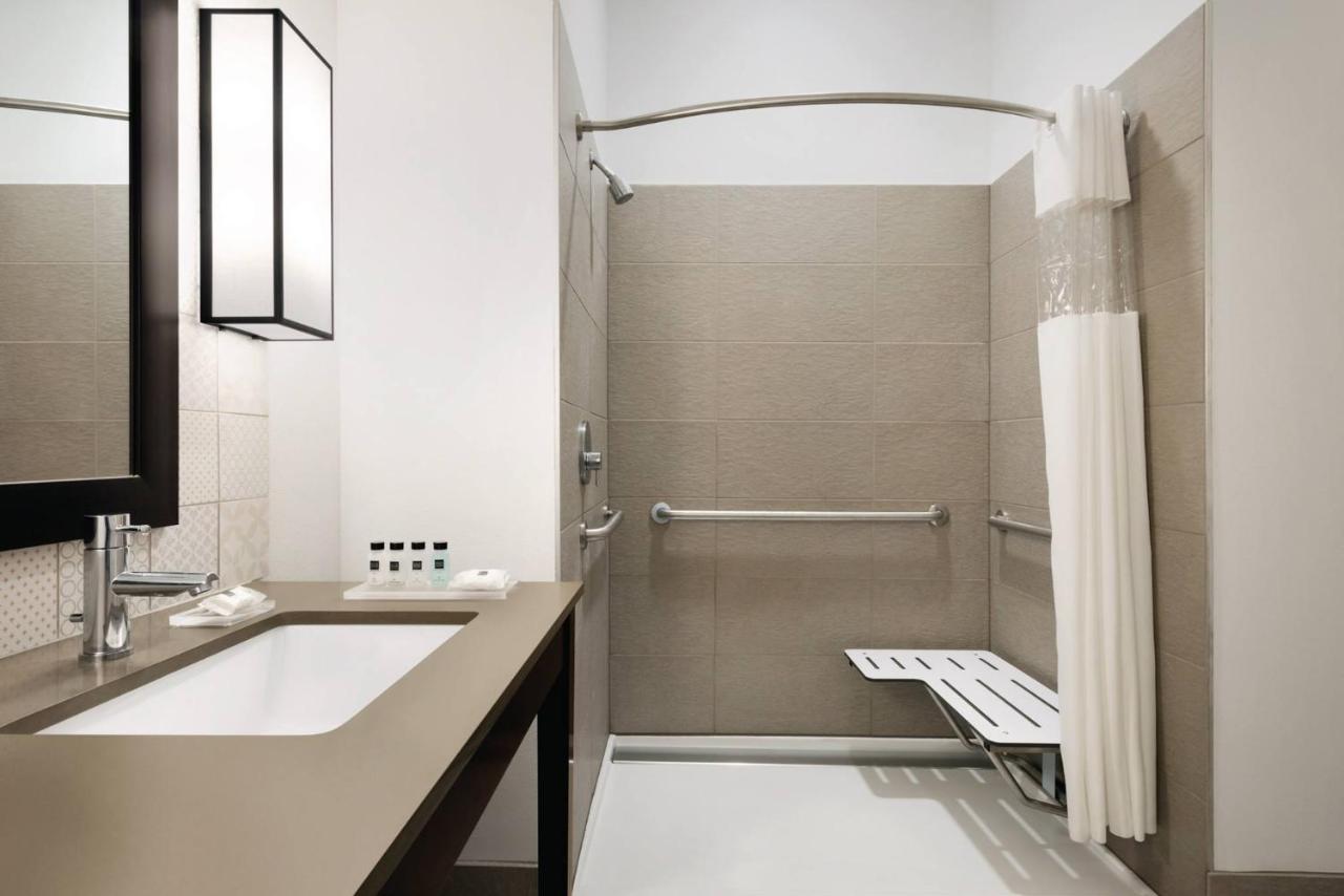 King Room - Disability Access/Non-Smoking at Country Inn & Suites by Radisson, Ft. Atkinson, WI