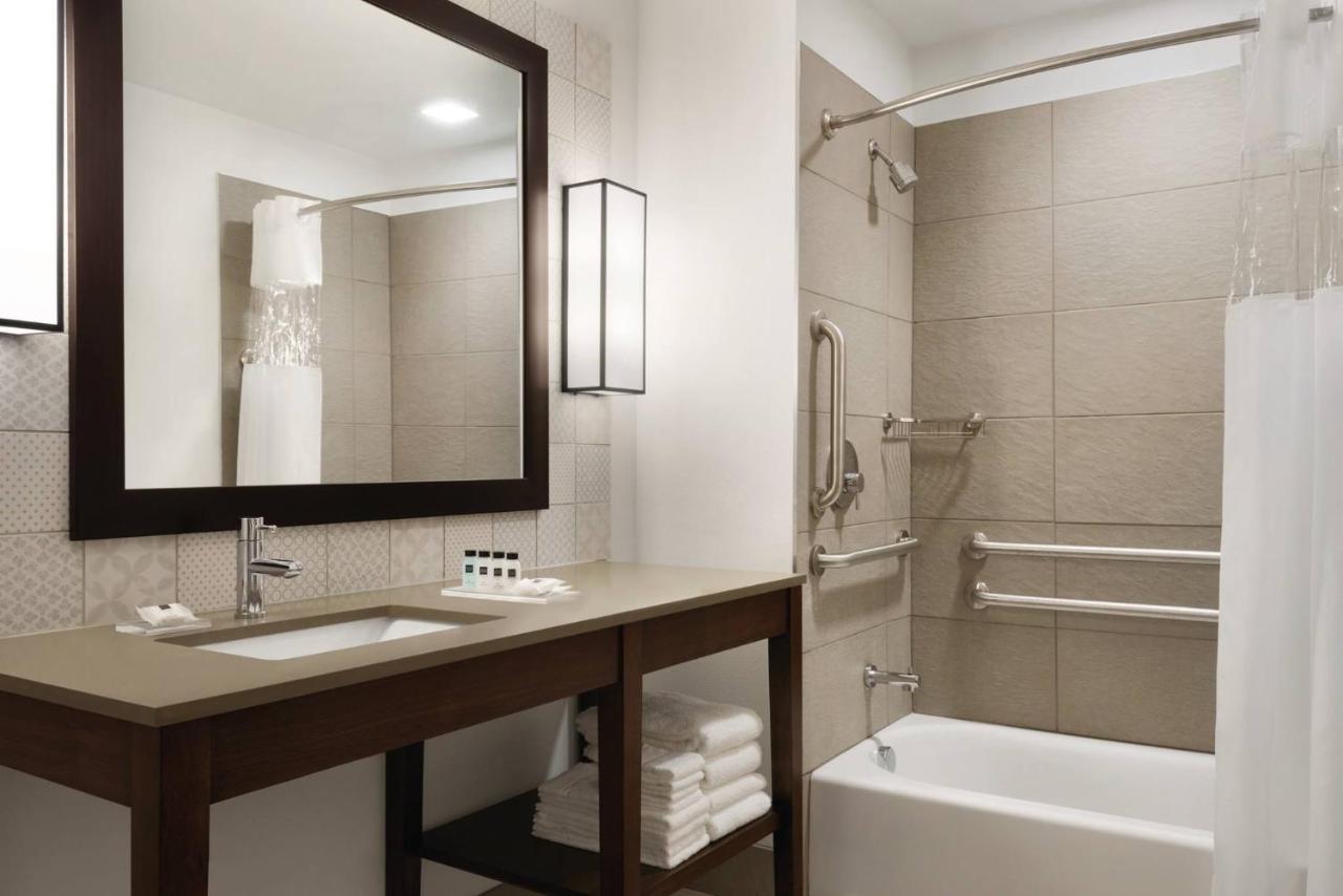 King Room - Disability Access/Non-Smoking at Country Inn & Suites by Radisson, Ft. Atkinson, WI
