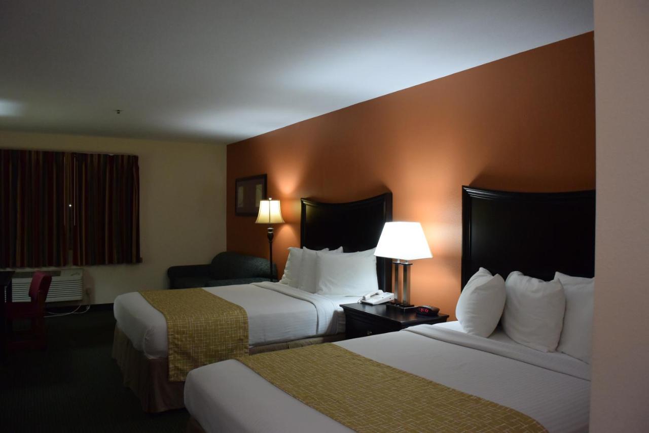 Queen Room with Two Queen Beds - Non-Smoking at Travelodge Suites by Wyndham Newberg