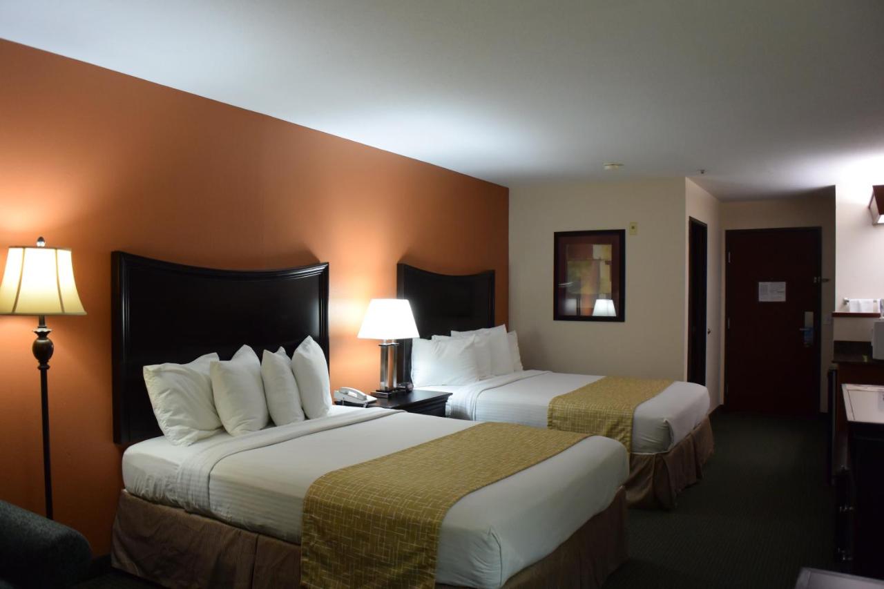Queen Room with Two Queen Beds - Non-Smoking at Travelodge Suites by Wyndham Newberg