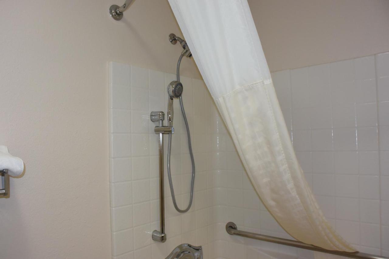 Queen Room - Disability Access/Non-Smoking at Travelodge Suites by Wyndham Newberg