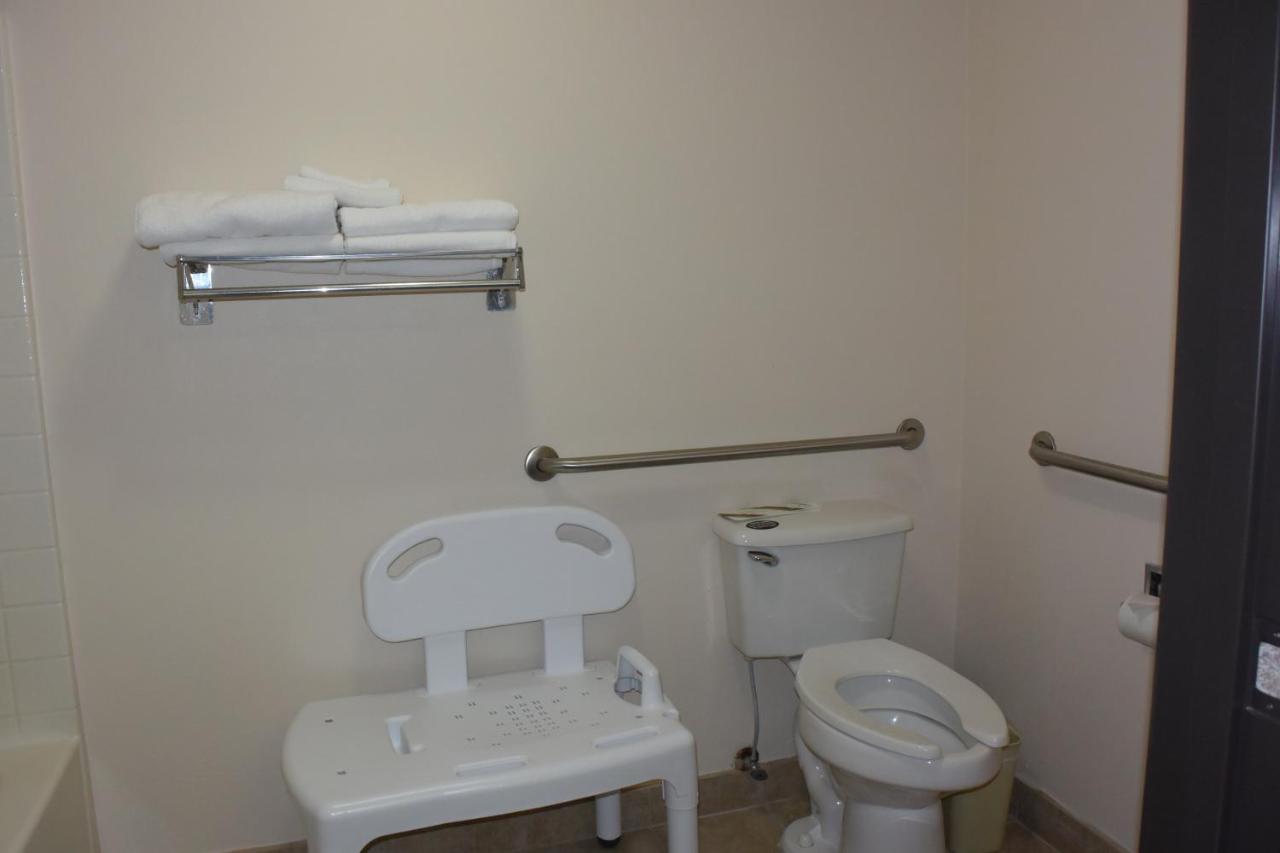 Queen Room - Disability Access/Non-Smoking at Travelodge Suites by Wyndham Newberg