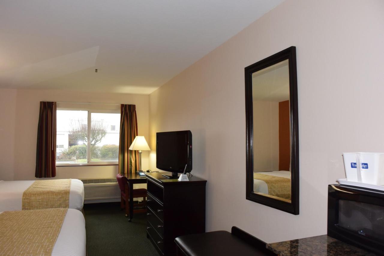 Queen Room with Two Queen Beds - Pet Friendly at Travelodge Suites by Wyndham Newberg