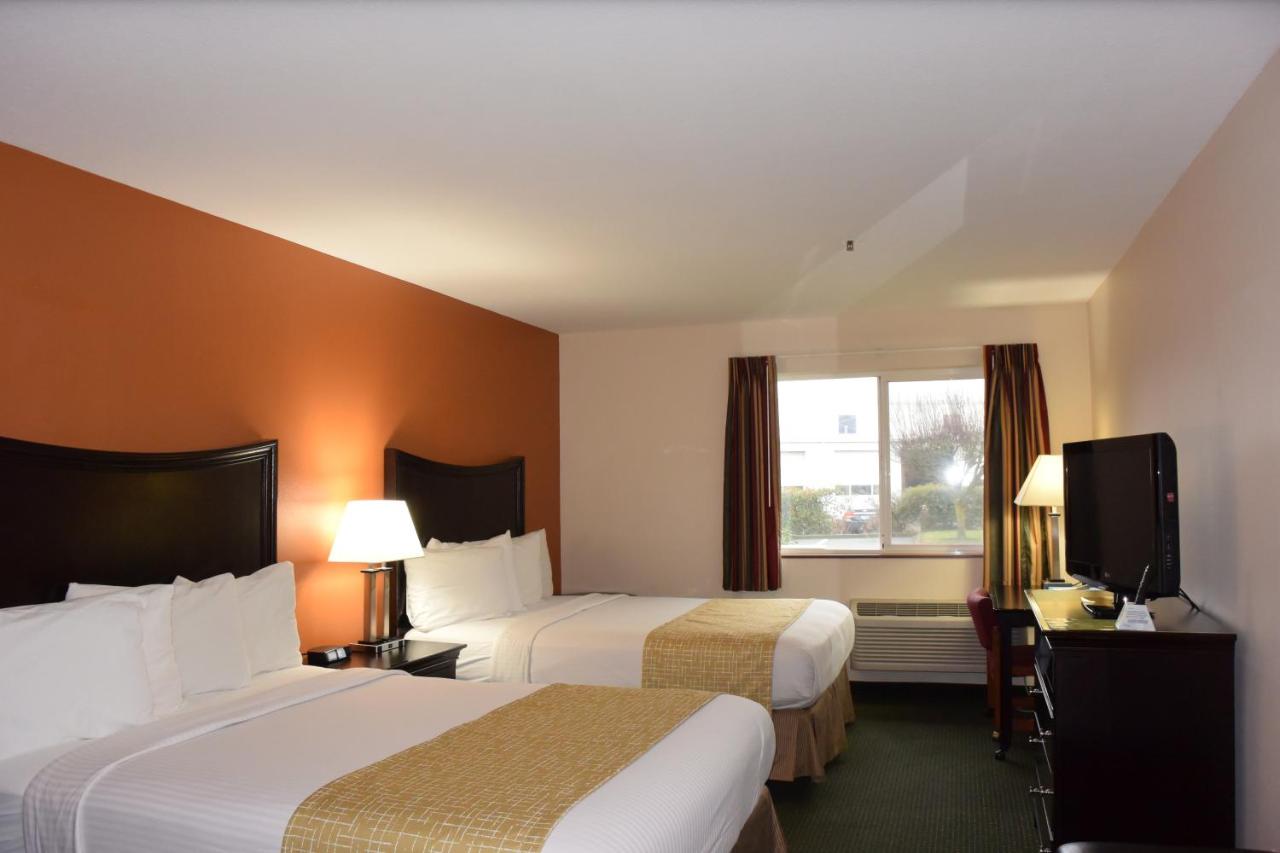 Queen Room with Two Queen Beds - Non-Smoking at Travelodge Suites by Wyndham Newberg