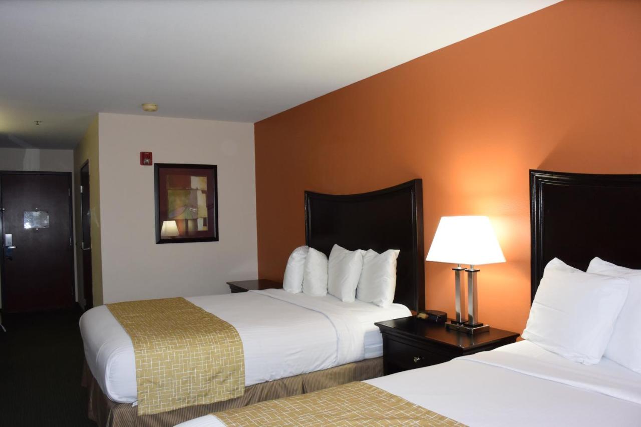 Queen Room with Two Queen Beds - Non-Smoking at Travelodge Suites by Wyndham Newberg