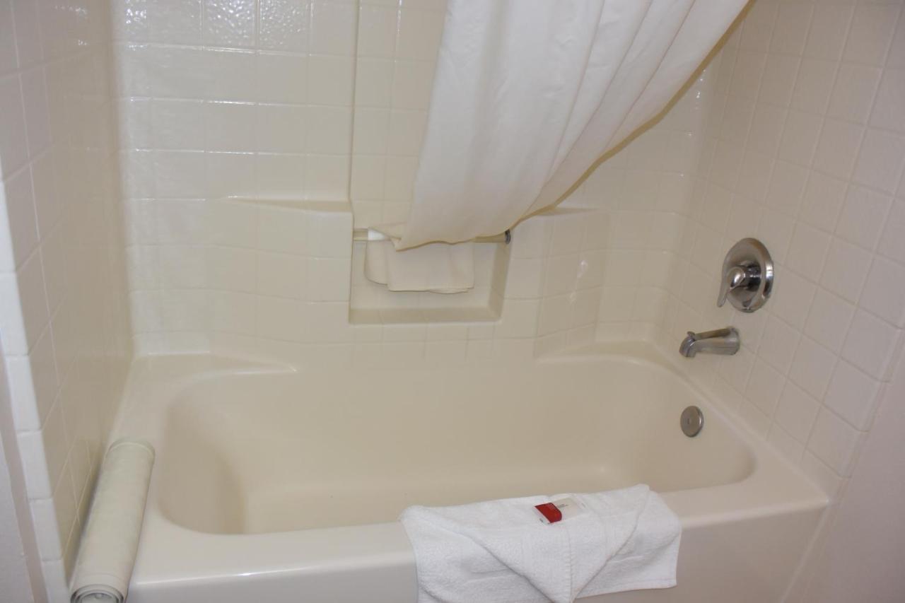 Queen Room - Non-Smoking at Travelodge Suites by Wyndham Newberg