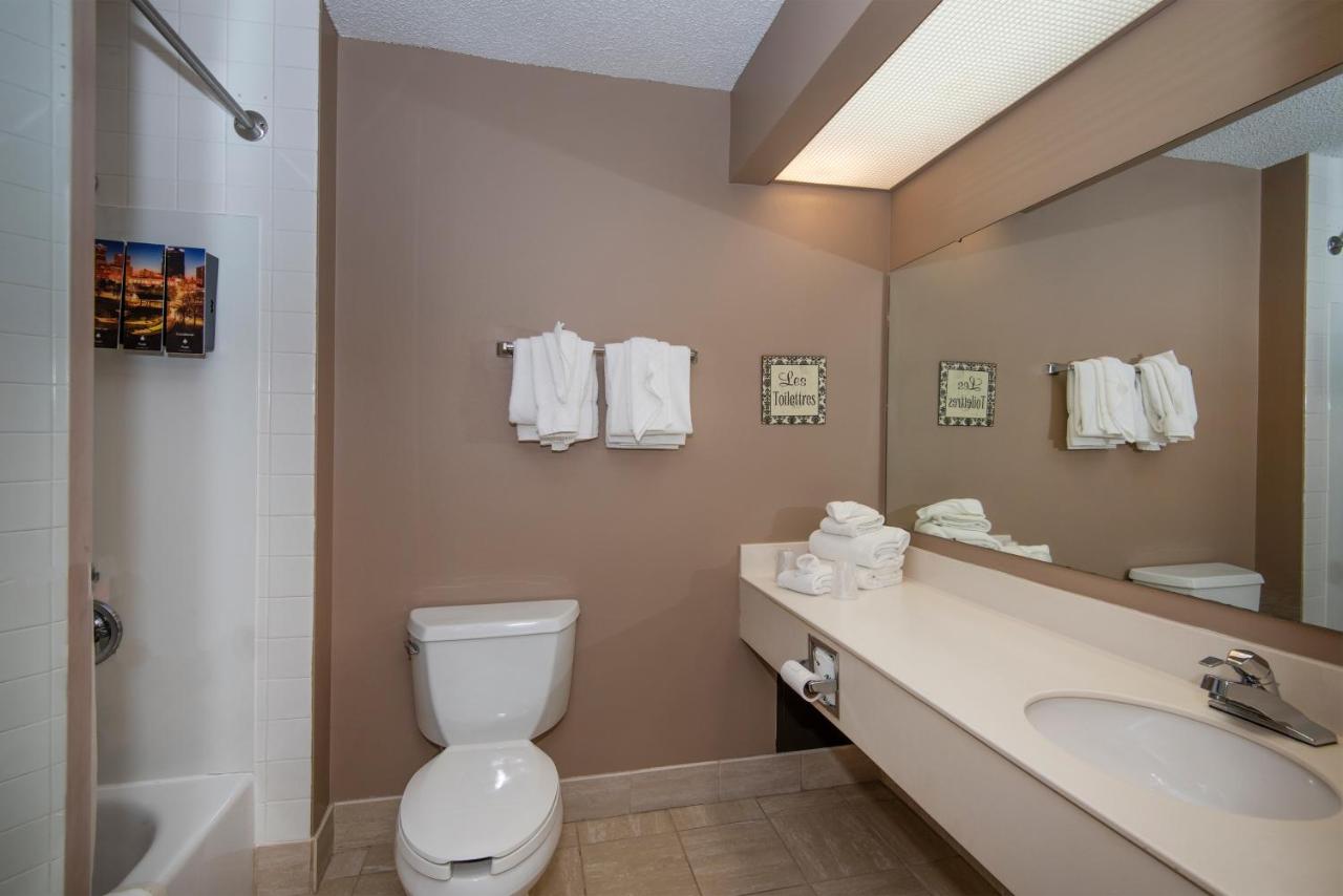 King Room at Guest Inn & Suites - Midtown Medical Center