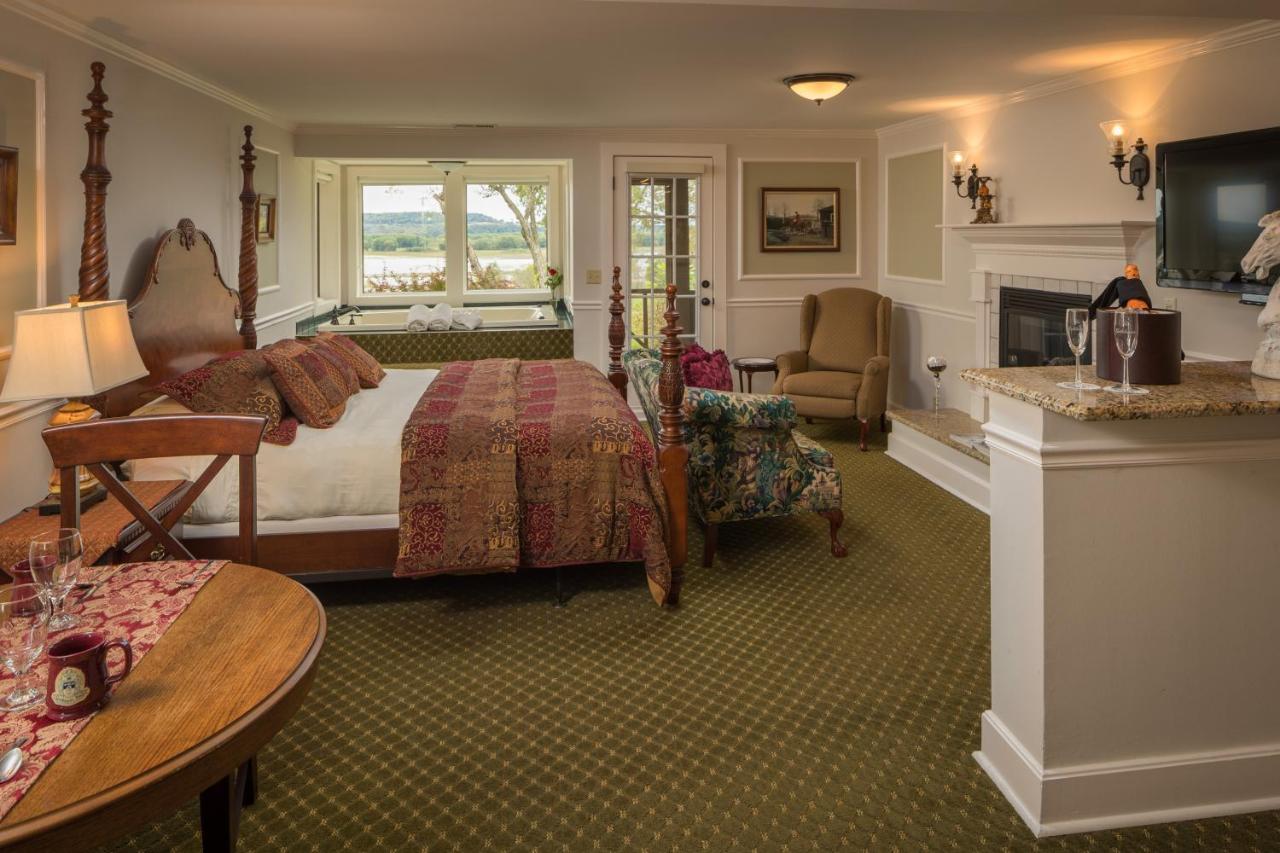 Deluxe King Suite at Goldmoor Inn
