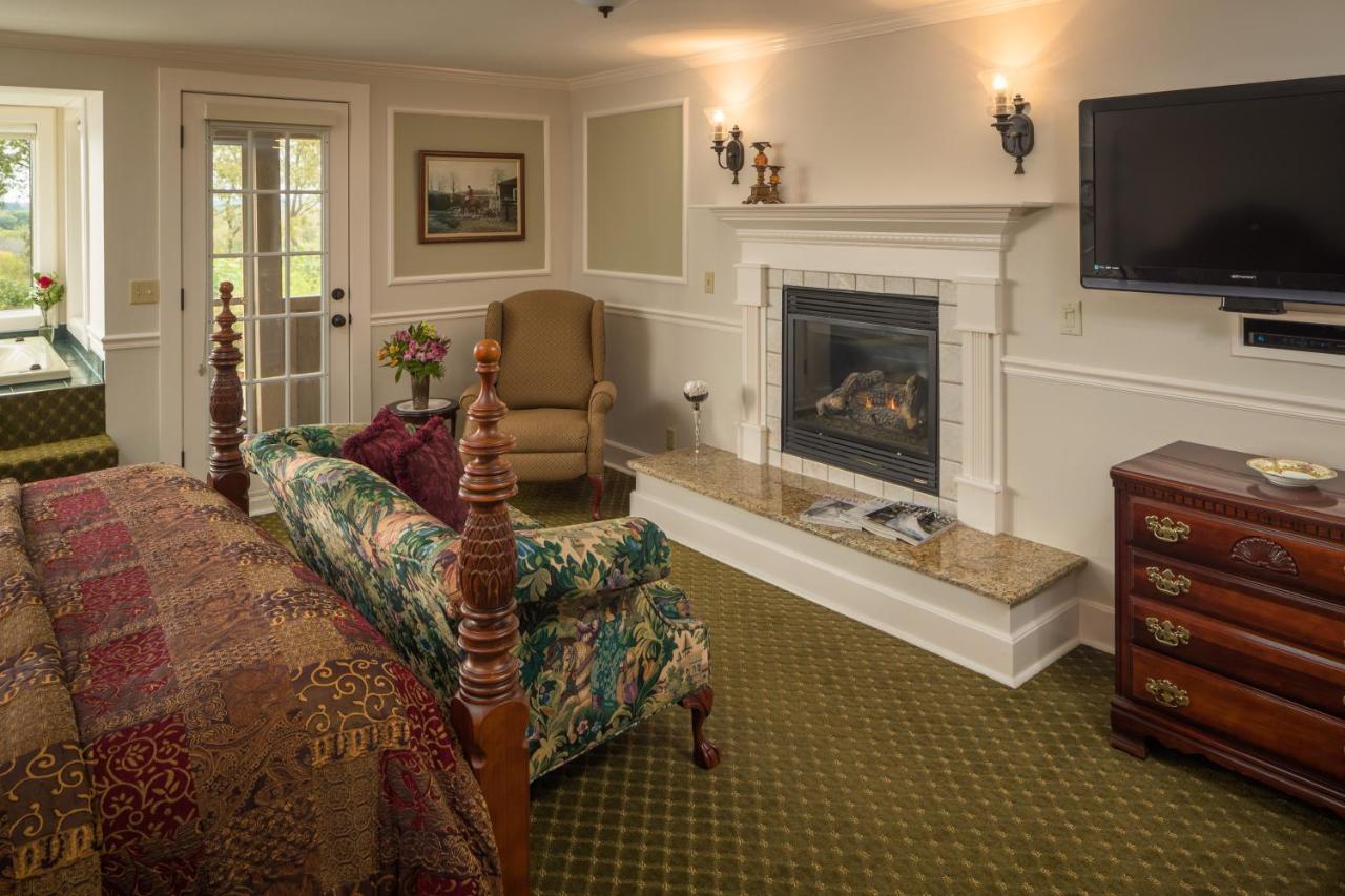 Deluxe King Suite at Goldmoor Inn