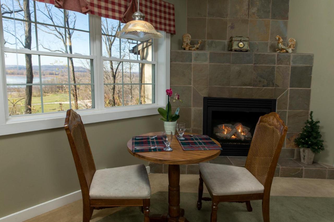 Bungalow - Water Front at Goldmoor Inn