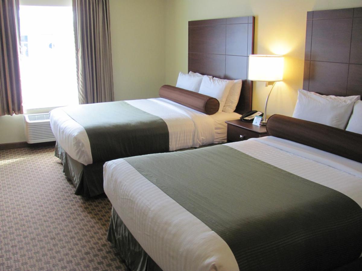 Deluxe Queen Room at Cobblestone Inn & Suites - Ambridge